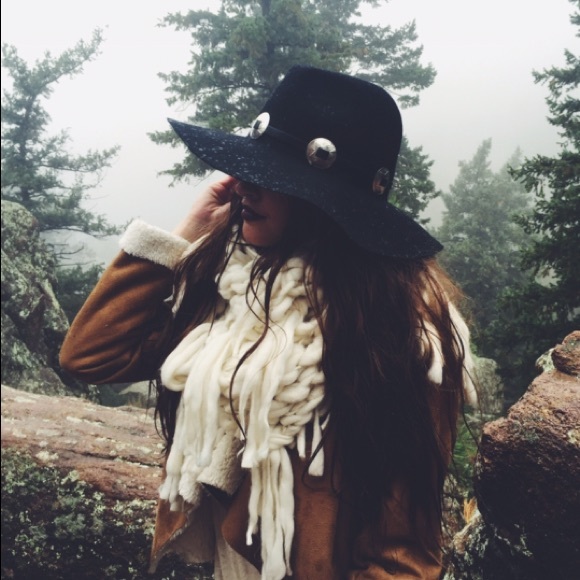 Forever 21 Accessories - Black Floppy Wise Brimmed Hat